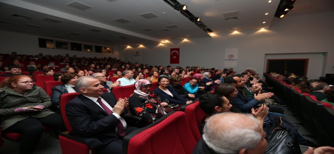 Alkışlar Büyükşehir Tiyatrosu'na