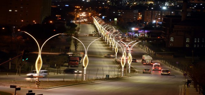 Aliağa Belediyesi İnönü Caddesi’ni Işıl Işıl Yaptı