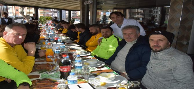 Aliağaspor’dan Kebaplı Kutlama