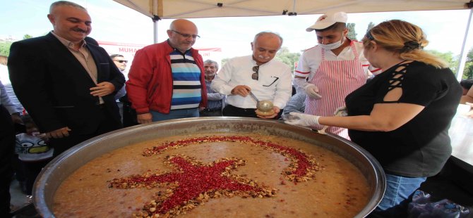 Bayraklı’da 15 Bin Kişilik Aşure