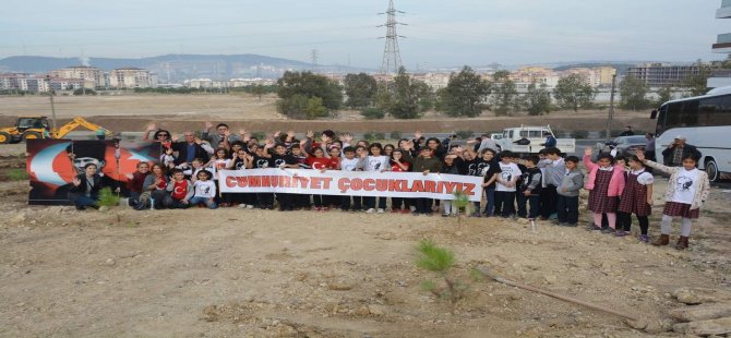 Minik Öğrencilerden Cumhuriyet’in 95.Yılına Özel Fidan Dikim Etkinliği