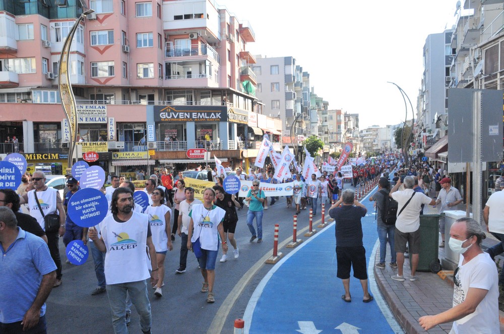 Çevrecilerden Aliağa'da Asbestli Gemiye Karşı Miting