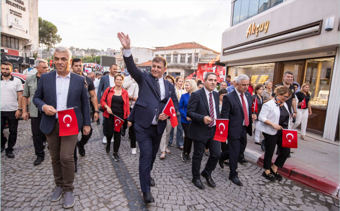 Başkan Tugay, 88. Uluslararası Bergama Kermesi’ne katıldı