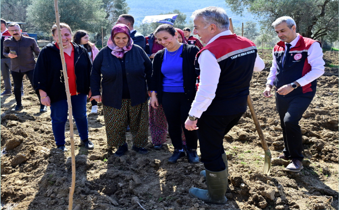 İzmir’de Kadın Çiftçilere Destek