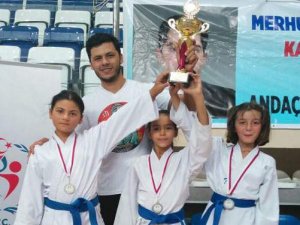 Karate Takımından 10 Madalya