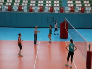 Sultanlar, Vakıfbank Hazırlıklarını Sürdürüyor