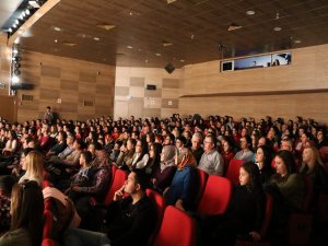 Hadi Baba’nın Prömiyerine Yoğun İlgi