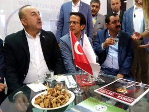 Bakan Çavuşoğlu Ziyaretçilere Aydın İnciri İkram Etti