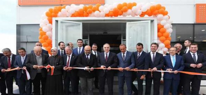 Bakan Özlü, Balıkesir'de 4 Fabrika Açtı