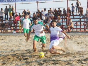 Gümüldür’de Plaj Futbol Şöleni