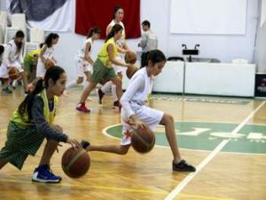 Ekiz Yumurta Foça Basketbol Altyapı Takımı Yeni Yılı Kutladı