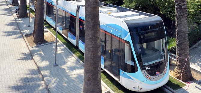 İzmir’in İlk Tramvayı Geldi