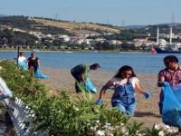 Aliağa’da Dünya Çevre Günü Kapsamında Plaj Temizliği Yapıldı