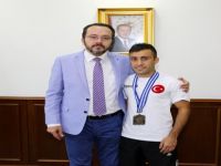 Kick Boks ta Gümüş Madalya Sevinci